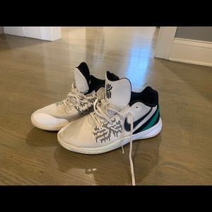 Girls Nike basketball shoes size 6.5